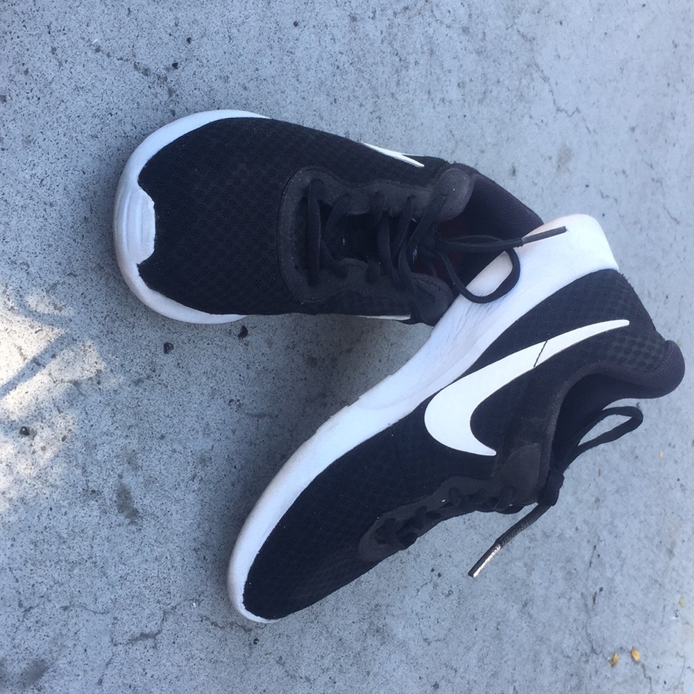 Black Nike Shoes